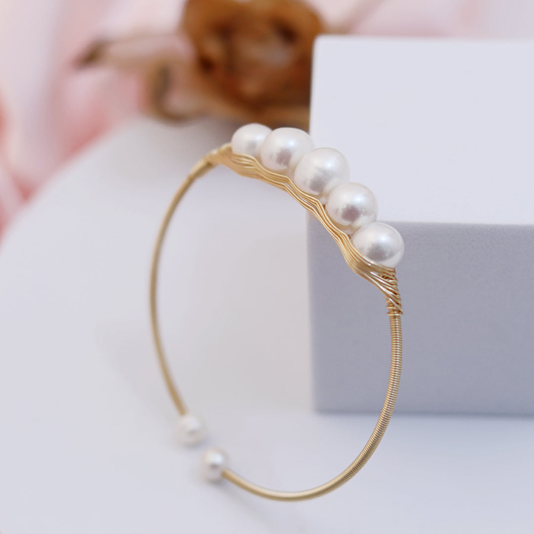 Viyaan Pearl Bracelet