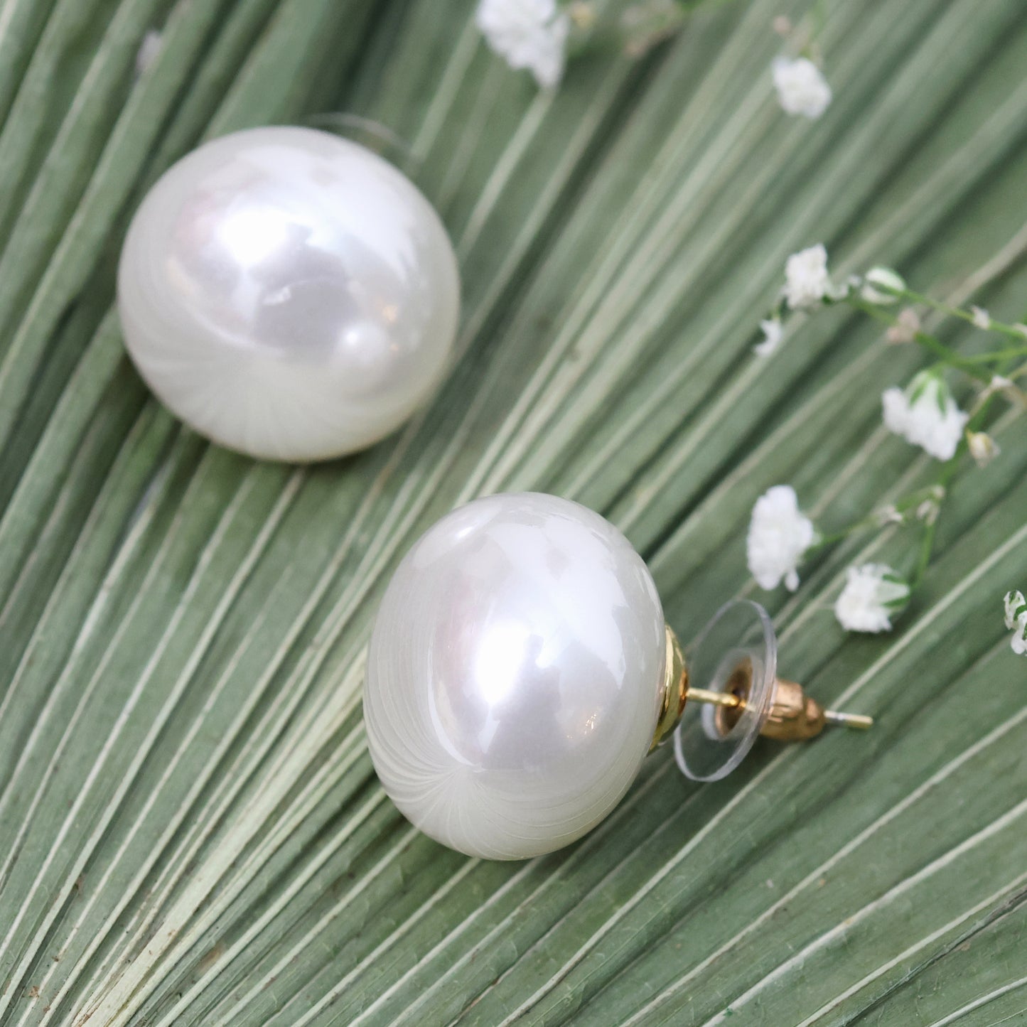 18mm White Pearl Studs