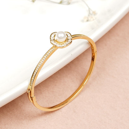Sleek Pearl Bracelet