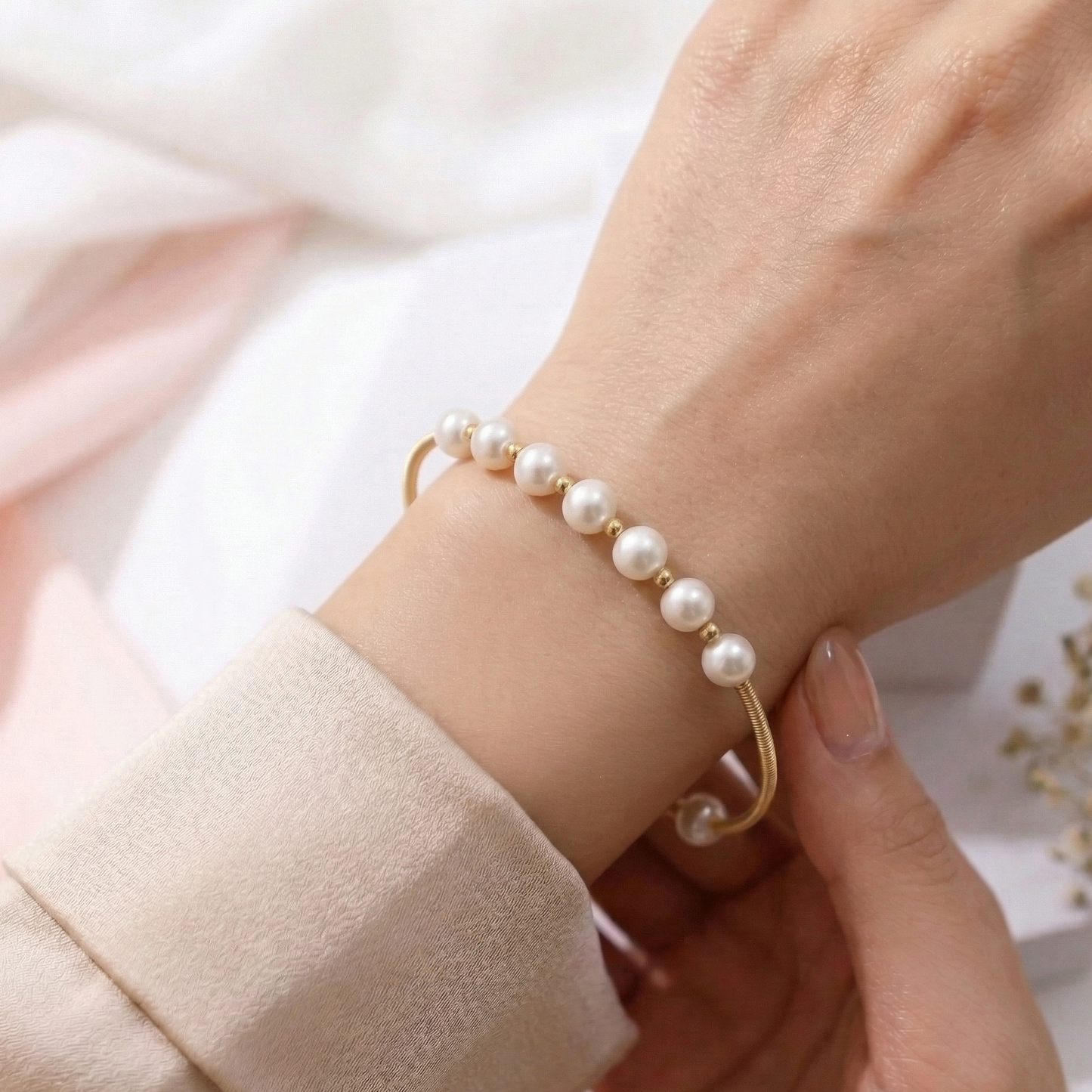 Linear White Pearl Bracelet