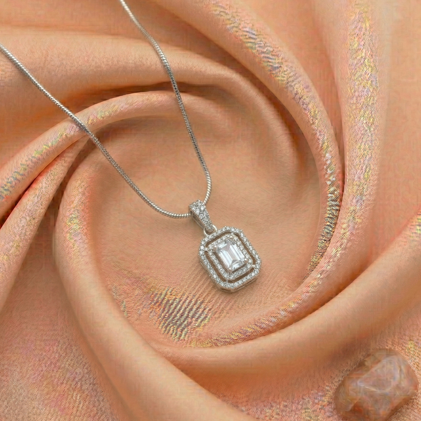 ZIRCONIA STONE PENDANT NECKLACE
