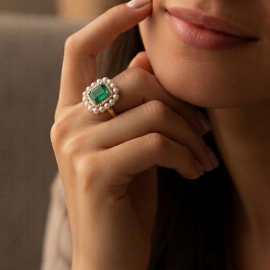 Adjustable Emrald and Pearl Flora Ring