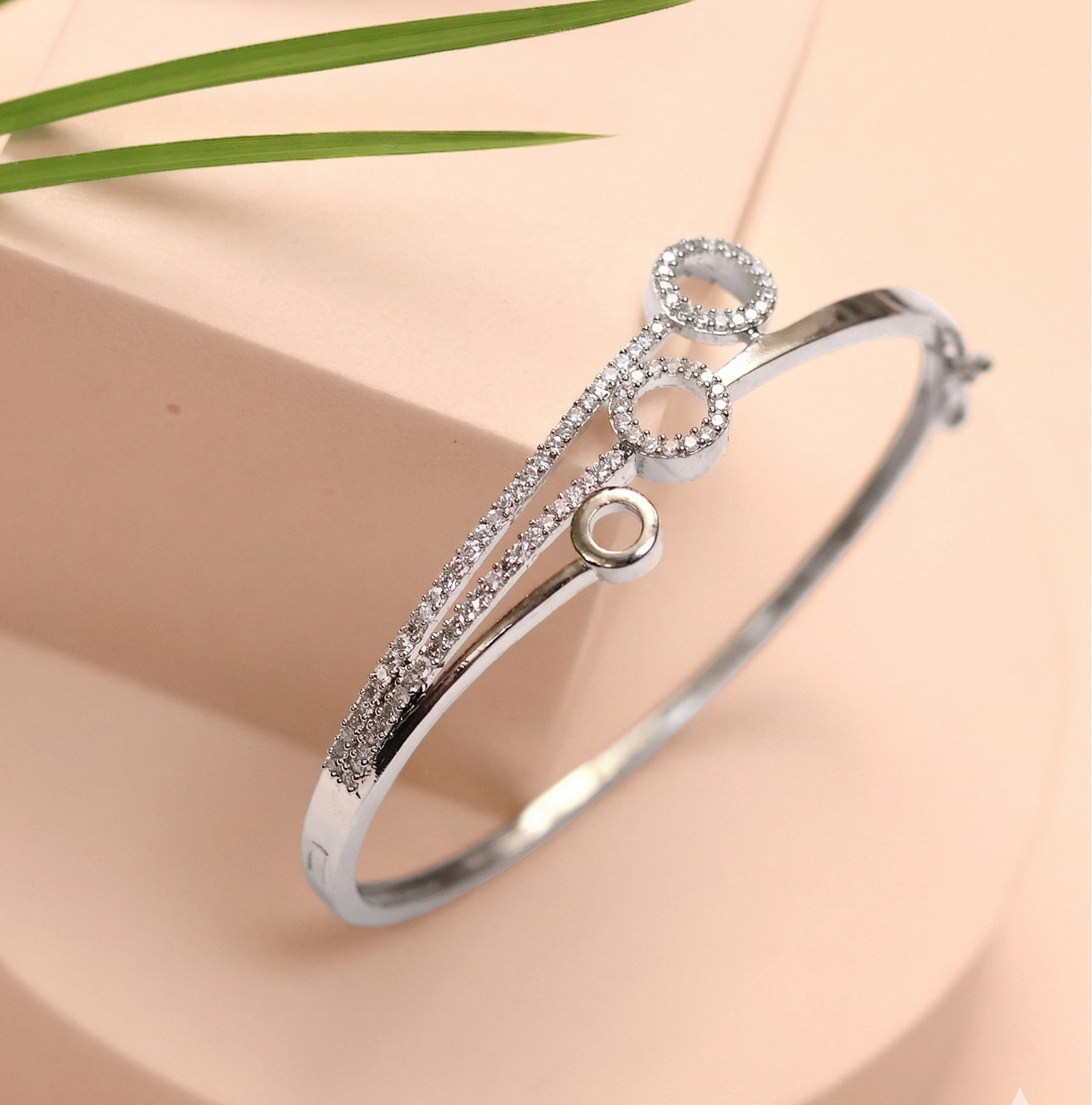 Suniva Openable Bracelet