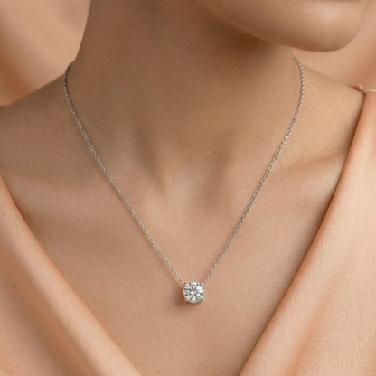 Elegant pointer silver pendant