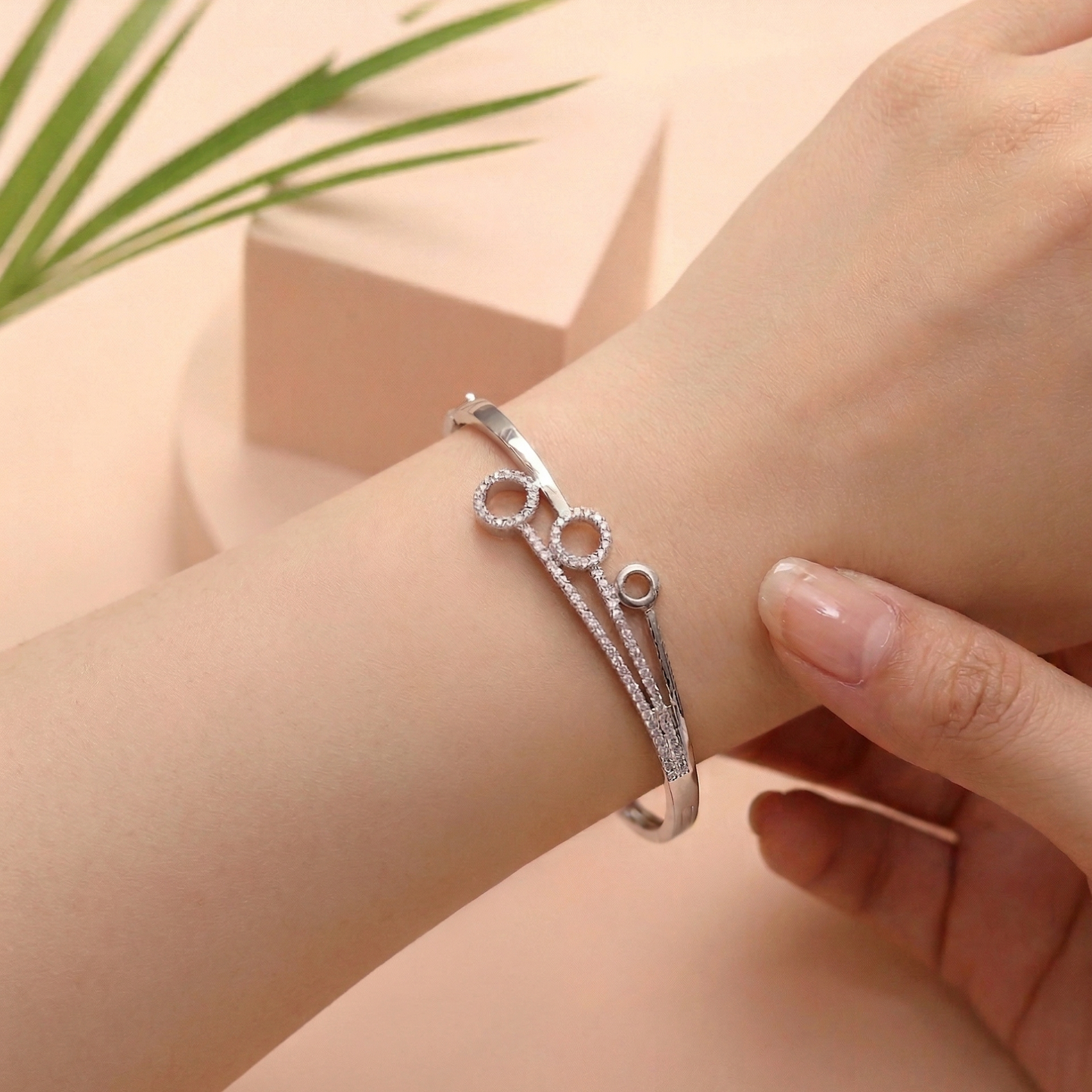 Suniva Openable Bracelet