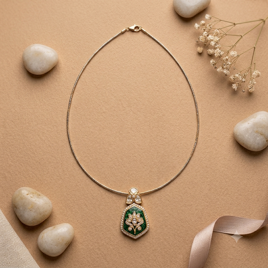 Emerald Hasli Necklace