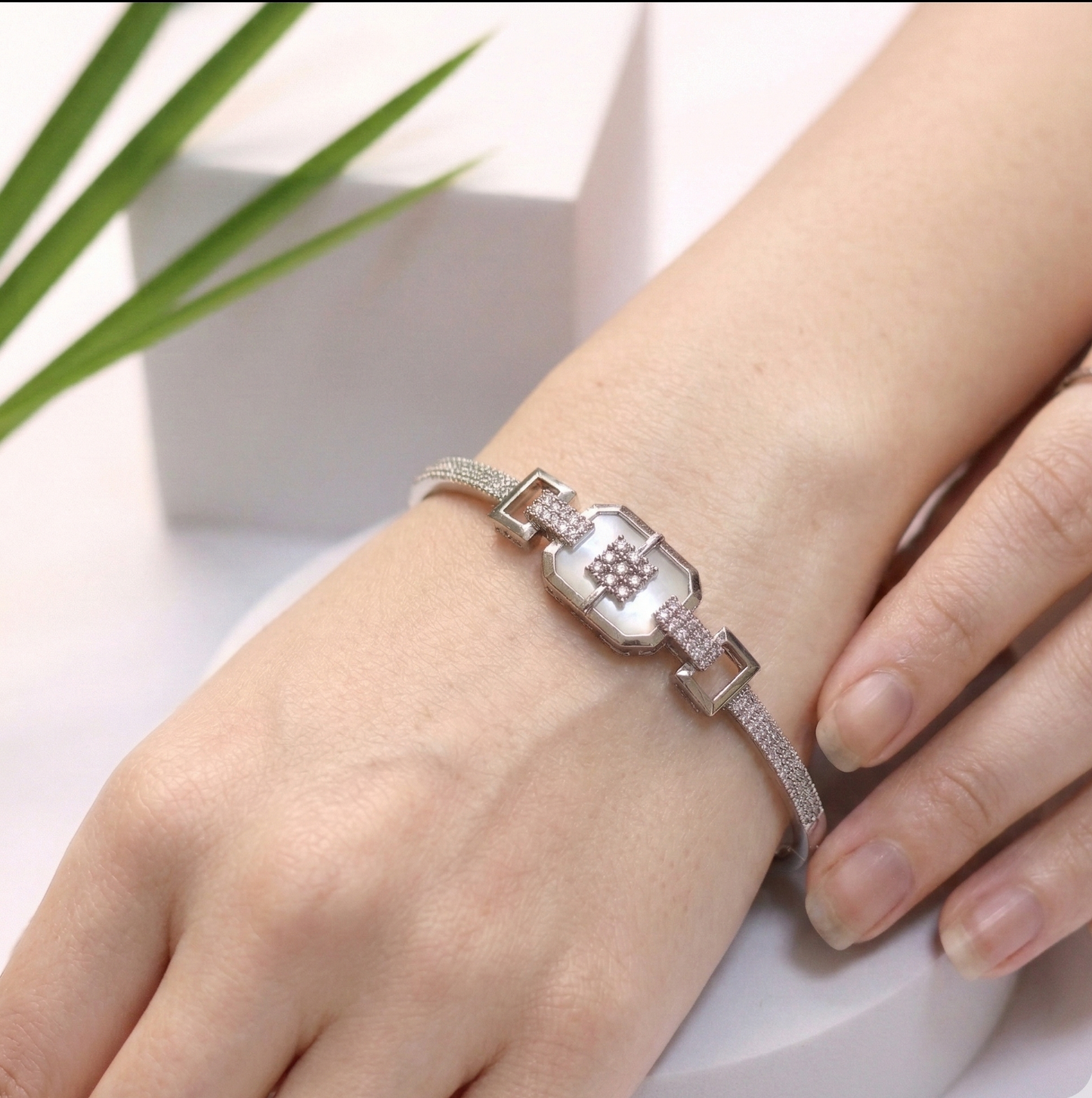 White Enamel Openable Bracelet