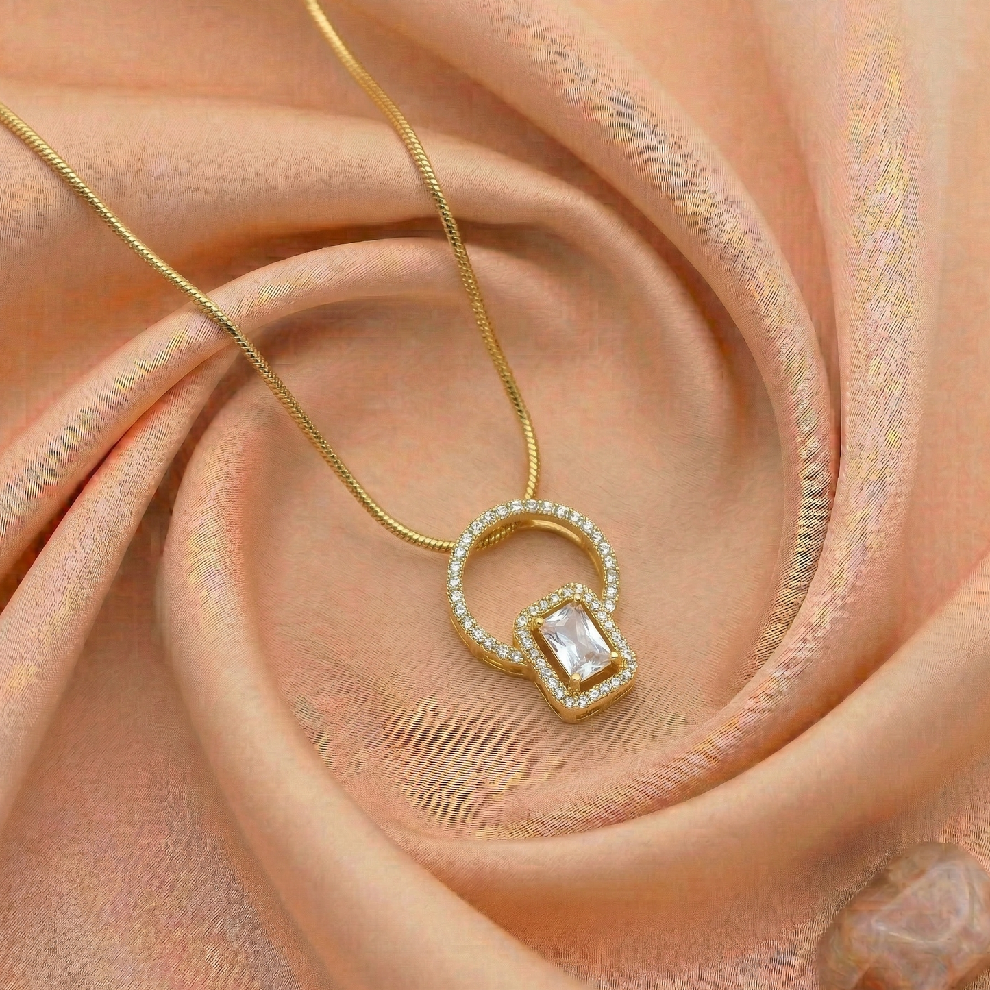 oval gold pendant set