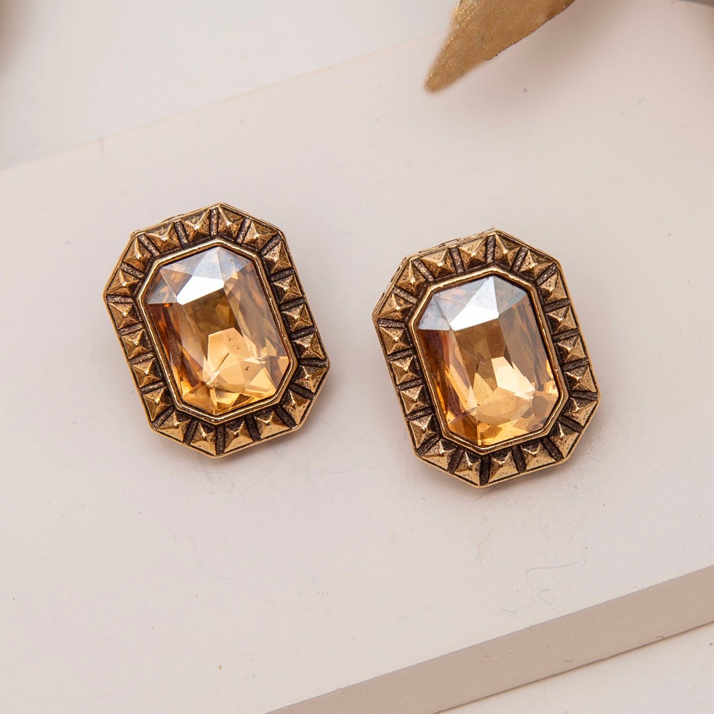 Adiva Antique Stone Studed Earrings