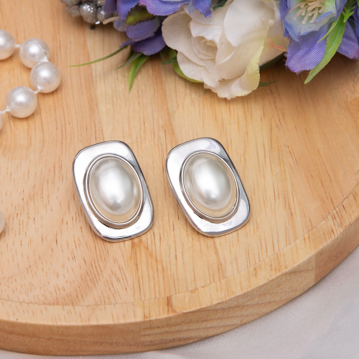 Nora Pearl Stud Earrings