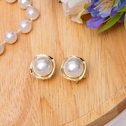 Mia Pearl Stud Earrings