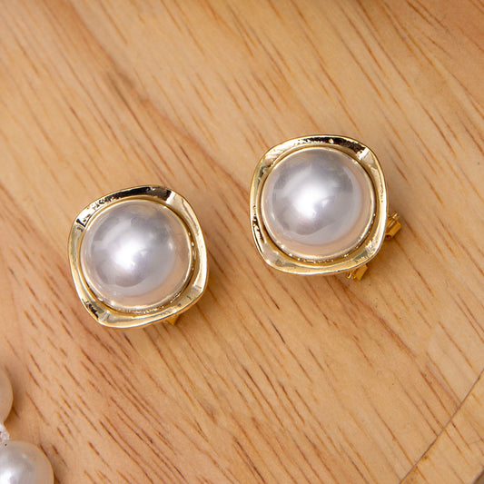 Mia Pearl Stud Earrings