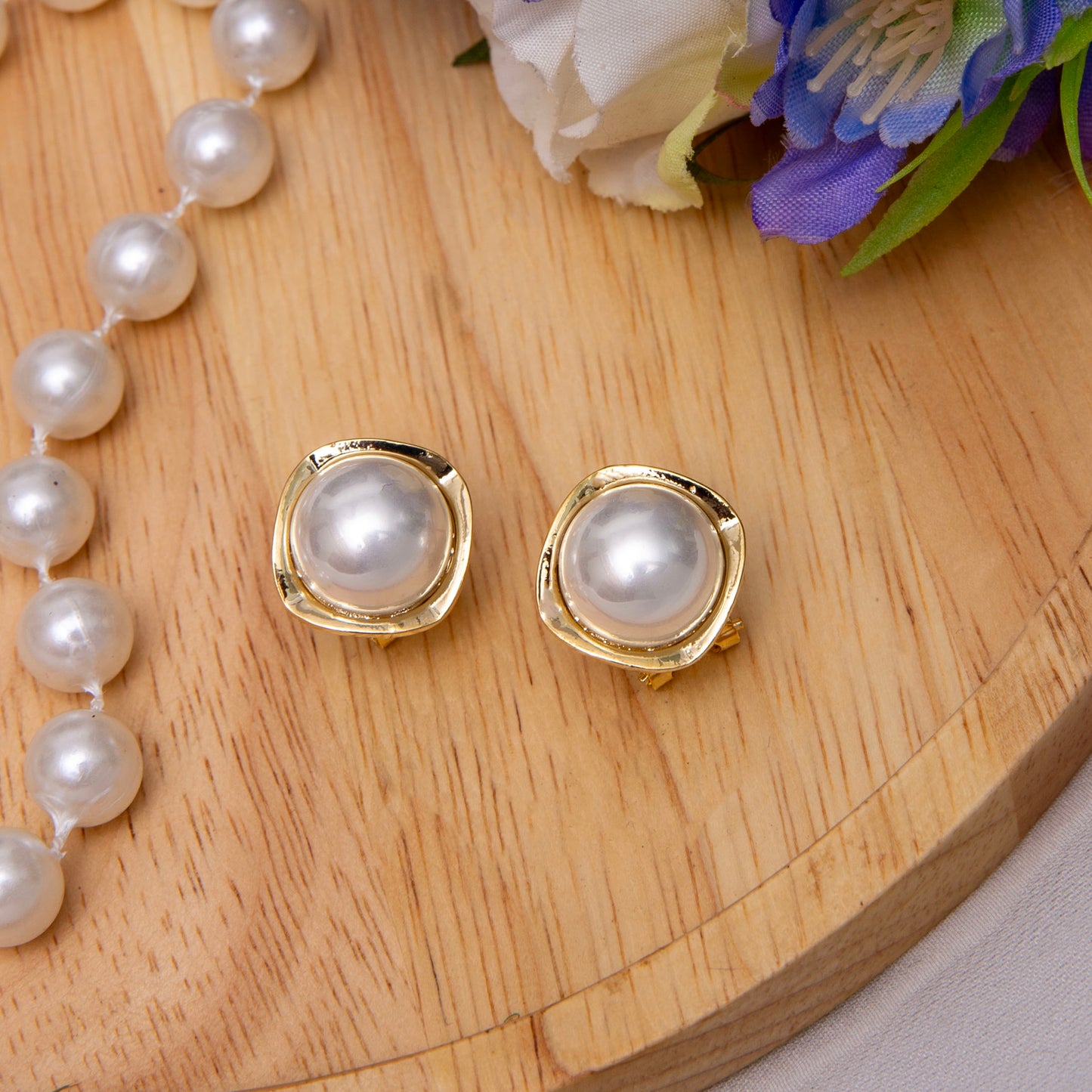 Mia Pearl Stud Earrings