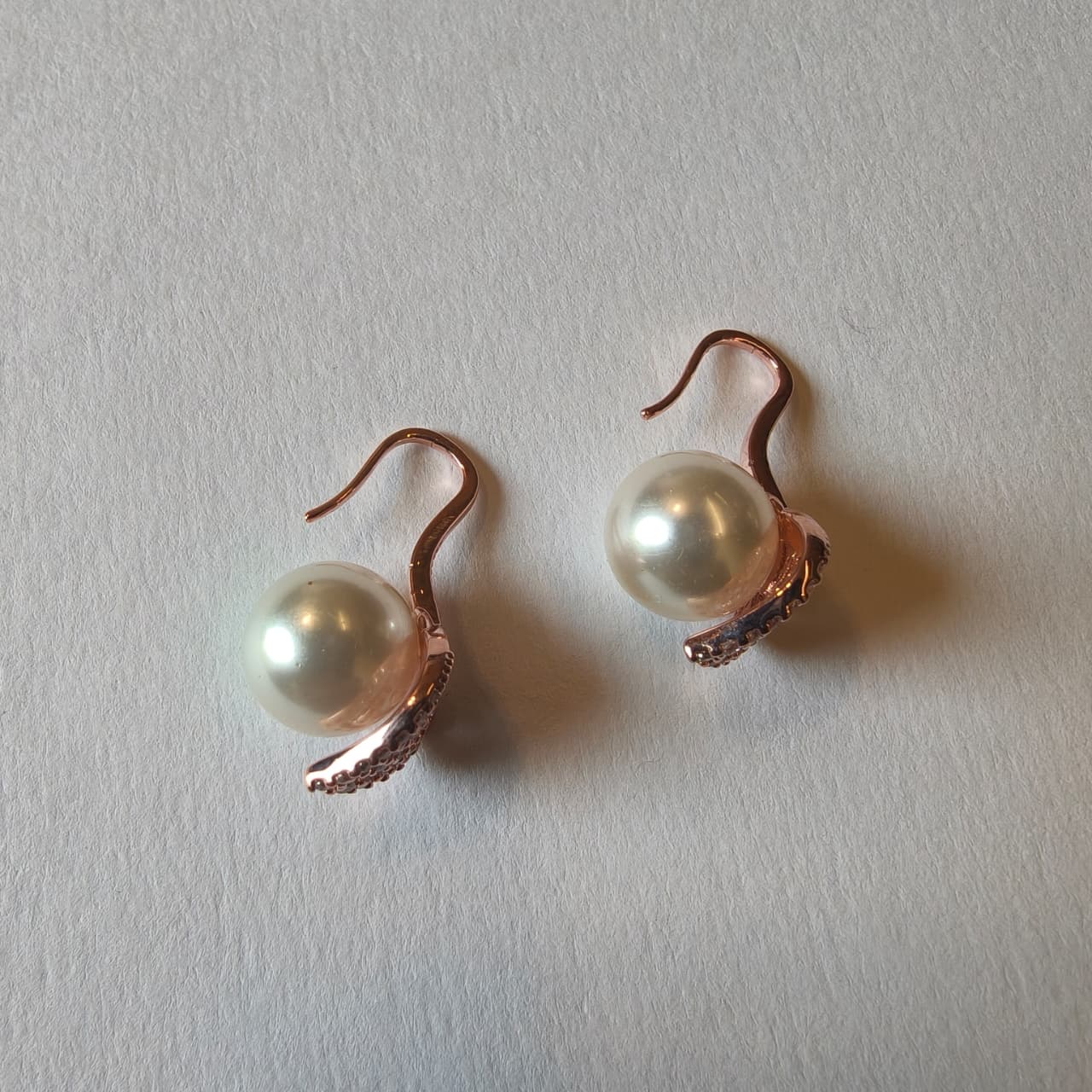 Pearl Hoop Leafy Earrings