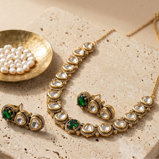Choker Green with white necklace