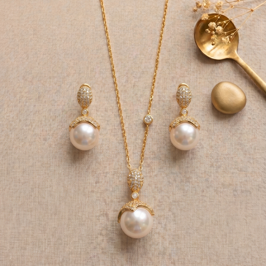 White Pearl necklace set