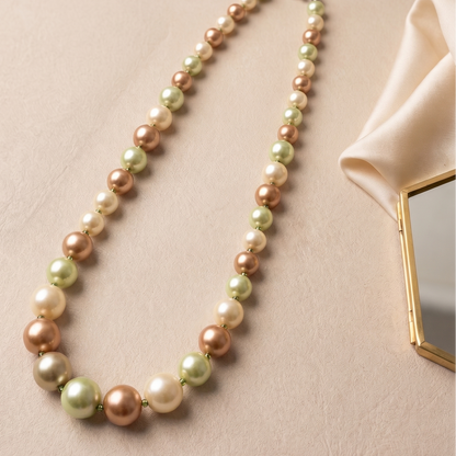 Three tones light pearls necklace